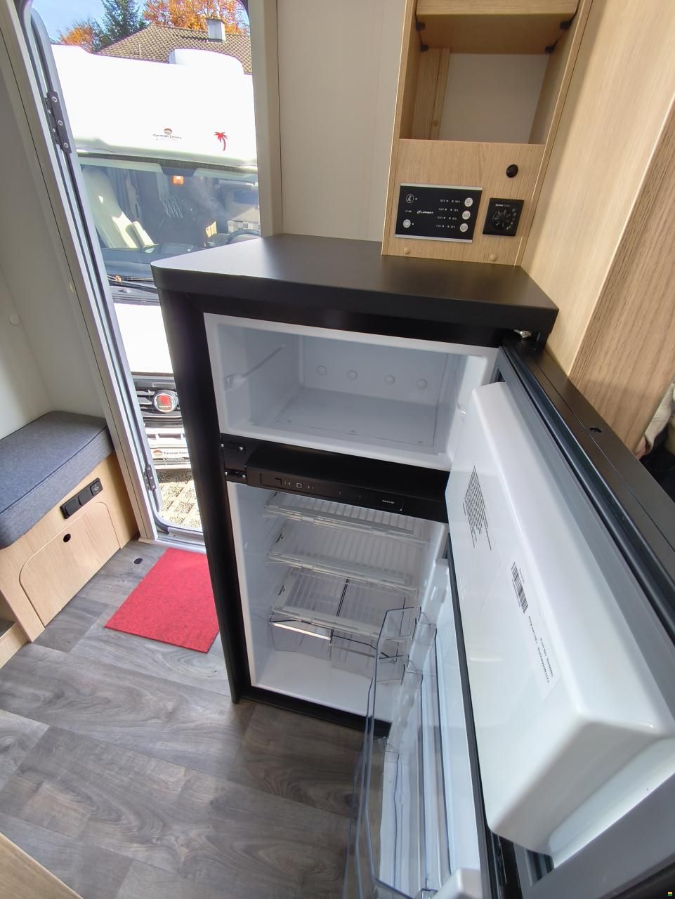 Sunlight T 67s mit Einzelbett & Hubbett, Automat!