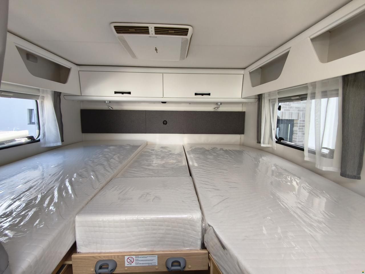 Sunlight T 67s mit Einzelbett & Hubbett, Automat!