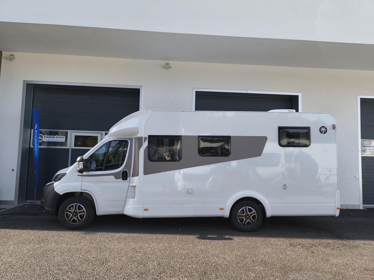 Sunlight T 67s mit Einzelbett & Hubbett, Automat!