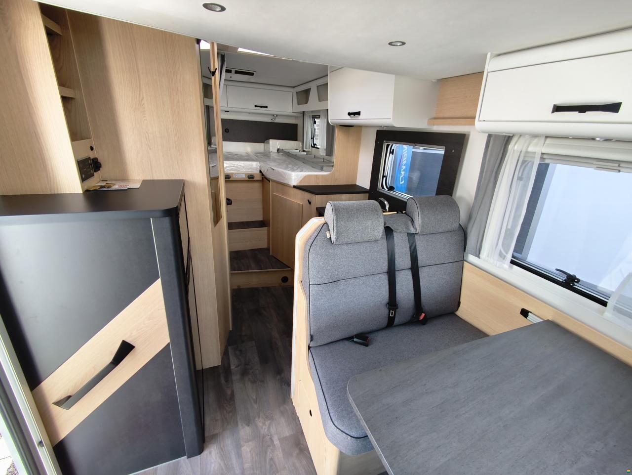 Sunlight T 67s mit Einzelbett & Hubbett, Automat!