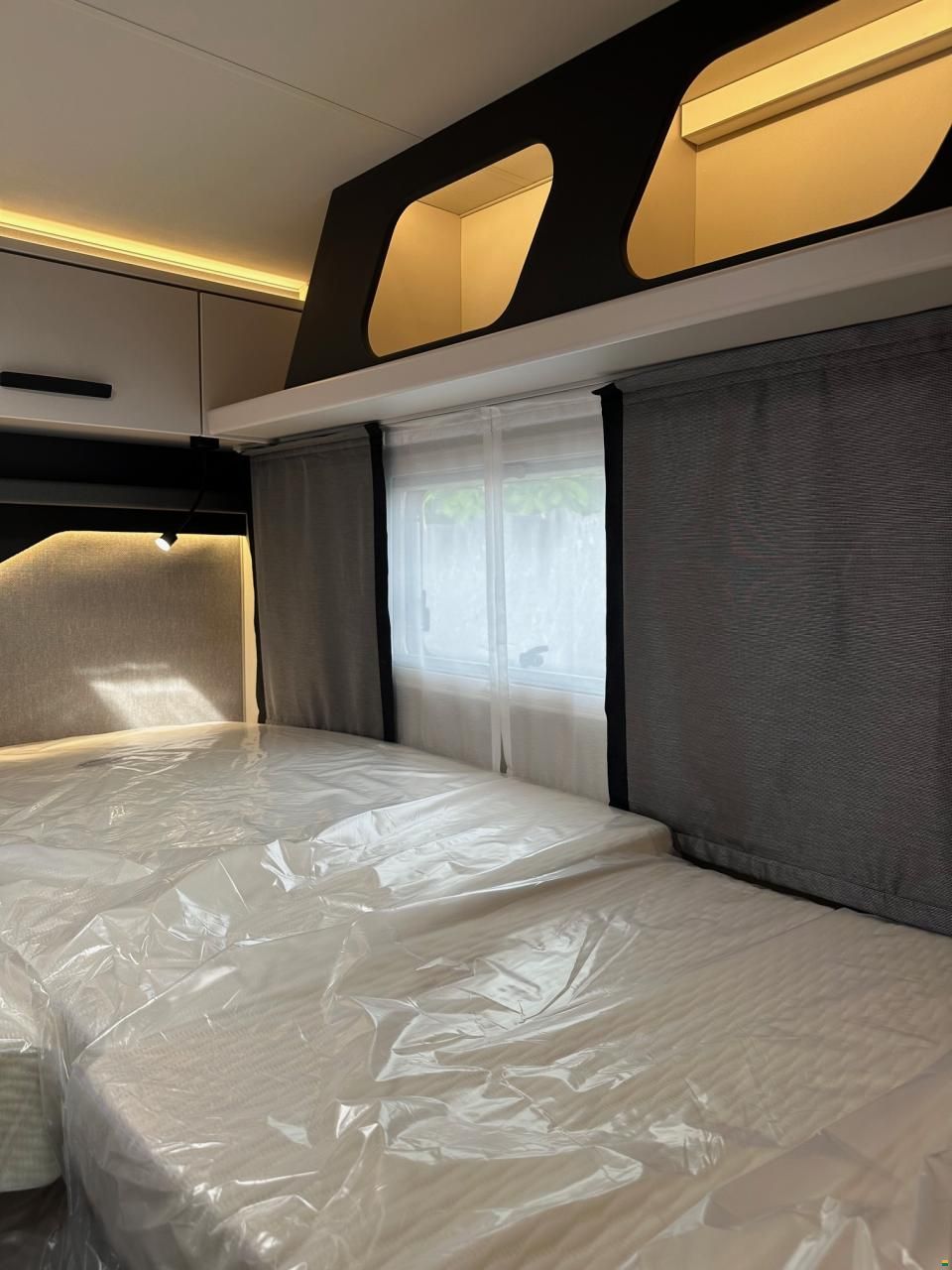 Knaus Live Wave 650MEG BLACK Selection