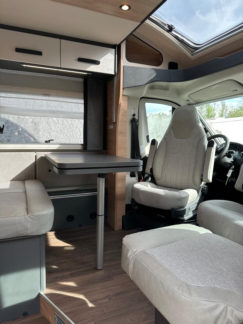 Knaus Live Wave 650MEG BLACK Selection