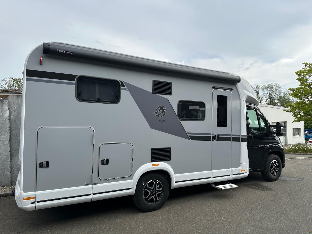 Knaus Live Wave 650MEG BLACK Selection