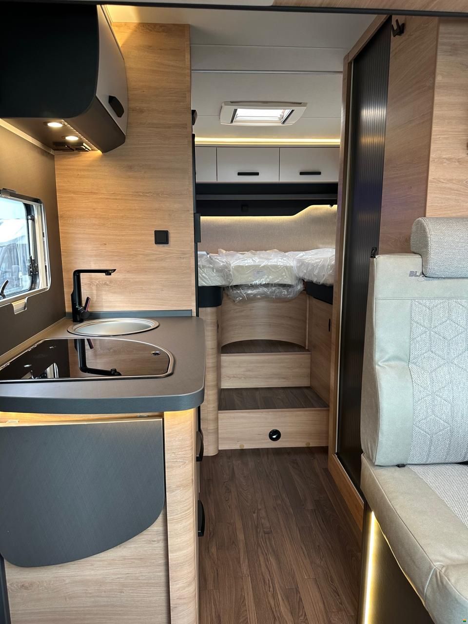 Knaus Live Wave 650MEG BLACK Selection