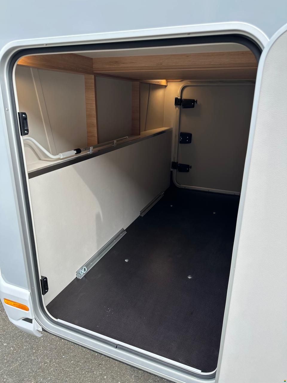 Knaus Live Wave 650MEG BLACK Selection