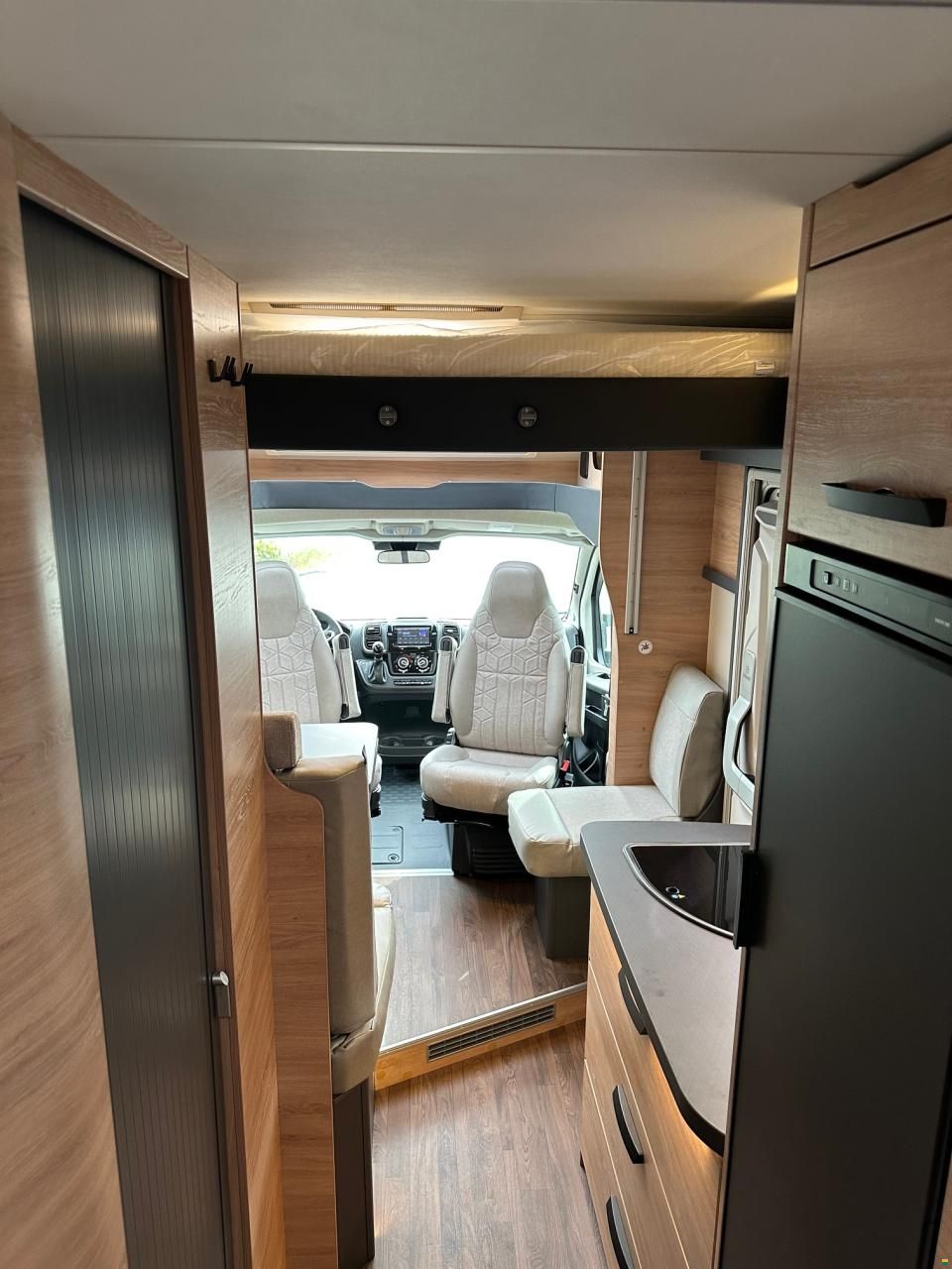 Knaus Live Wave 650MEG BLACK Selection