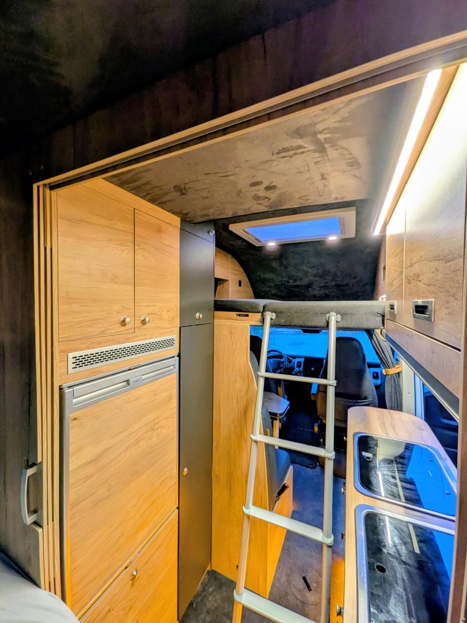 Globe-Traveller Voyager X