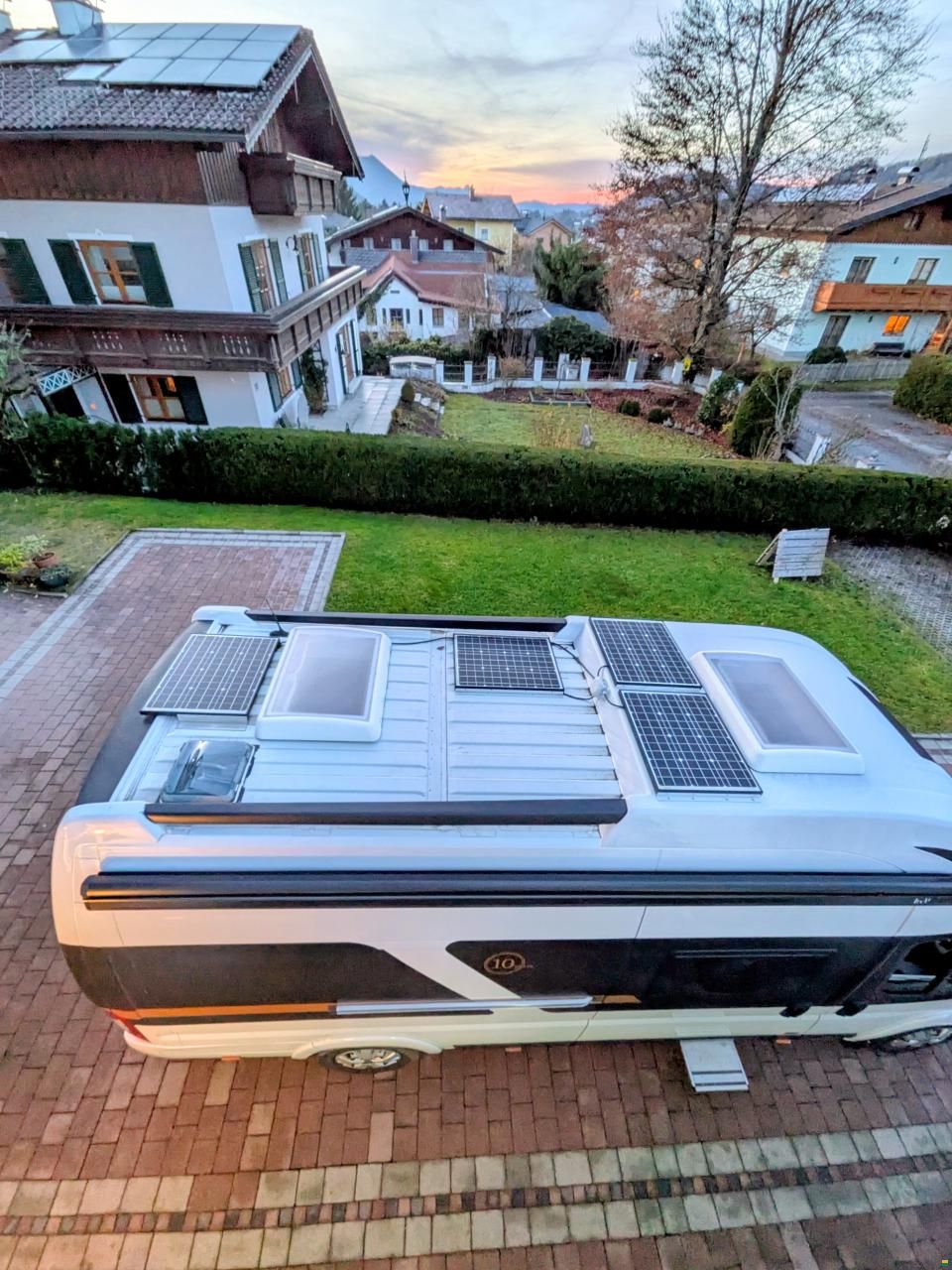 Globe-Traveller Voyager X