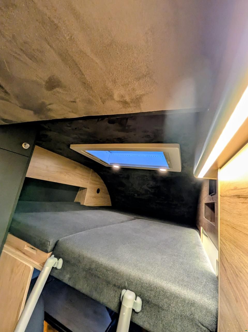 Globe-Traveller Voyager X