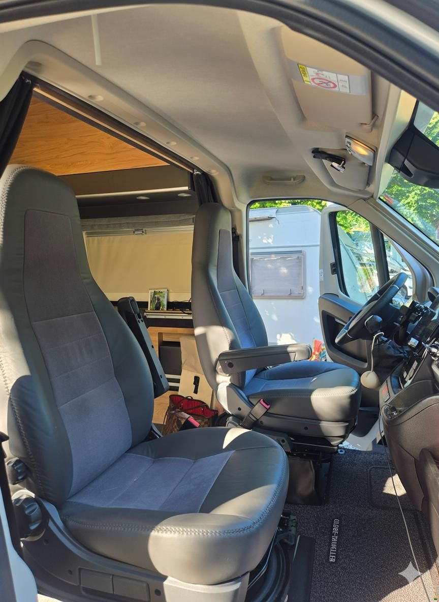 Globe-Traveller Voyager X