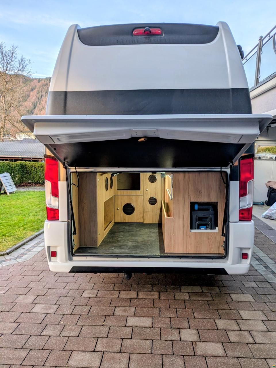 Globe-Traveller Voyager X