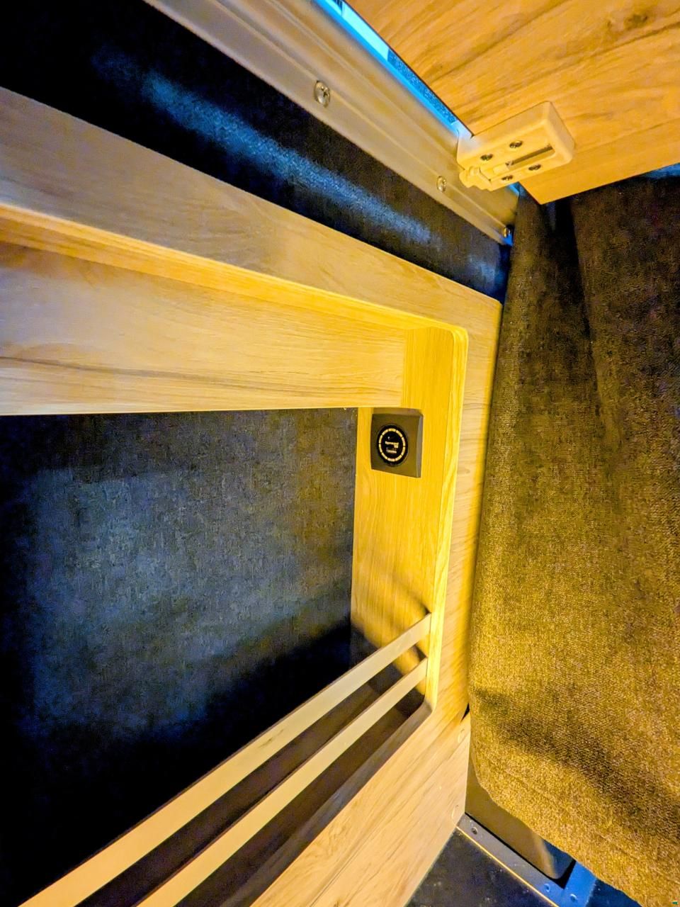 Globe-Traveller Voyager X