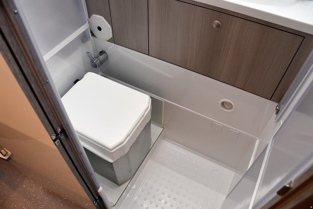 Rapido GLOBE-TRAVELLER VOYAGER Z 2,2 HDI H3