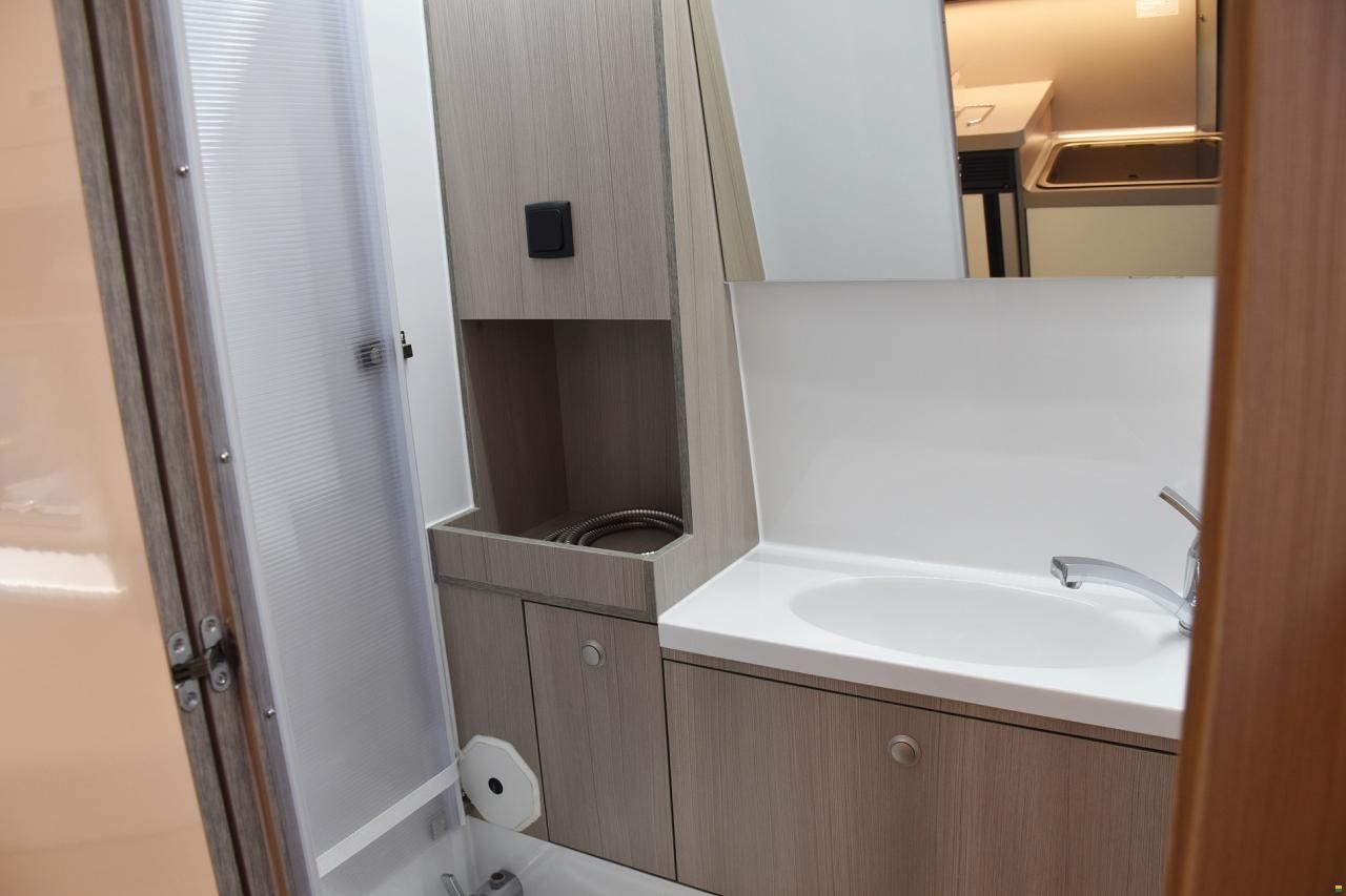 Rapido GLOBE-TRAVELLER VOYAGER Z 2,2 HDI H3