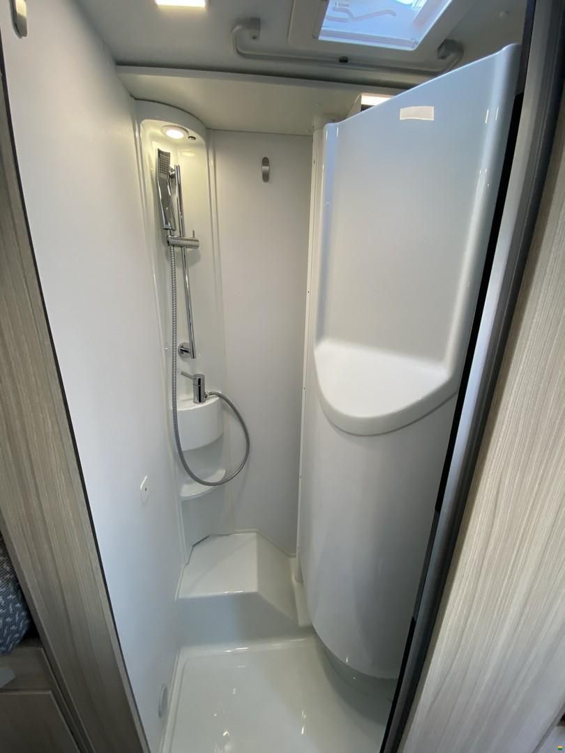 Adria Compact SL Supreme, Fiat 180PS Automat