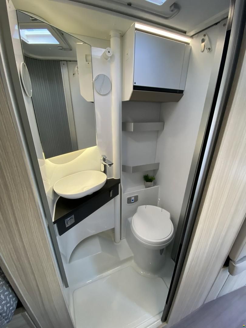 Adria Compact SL Supreme, Fiat 180PS Automat