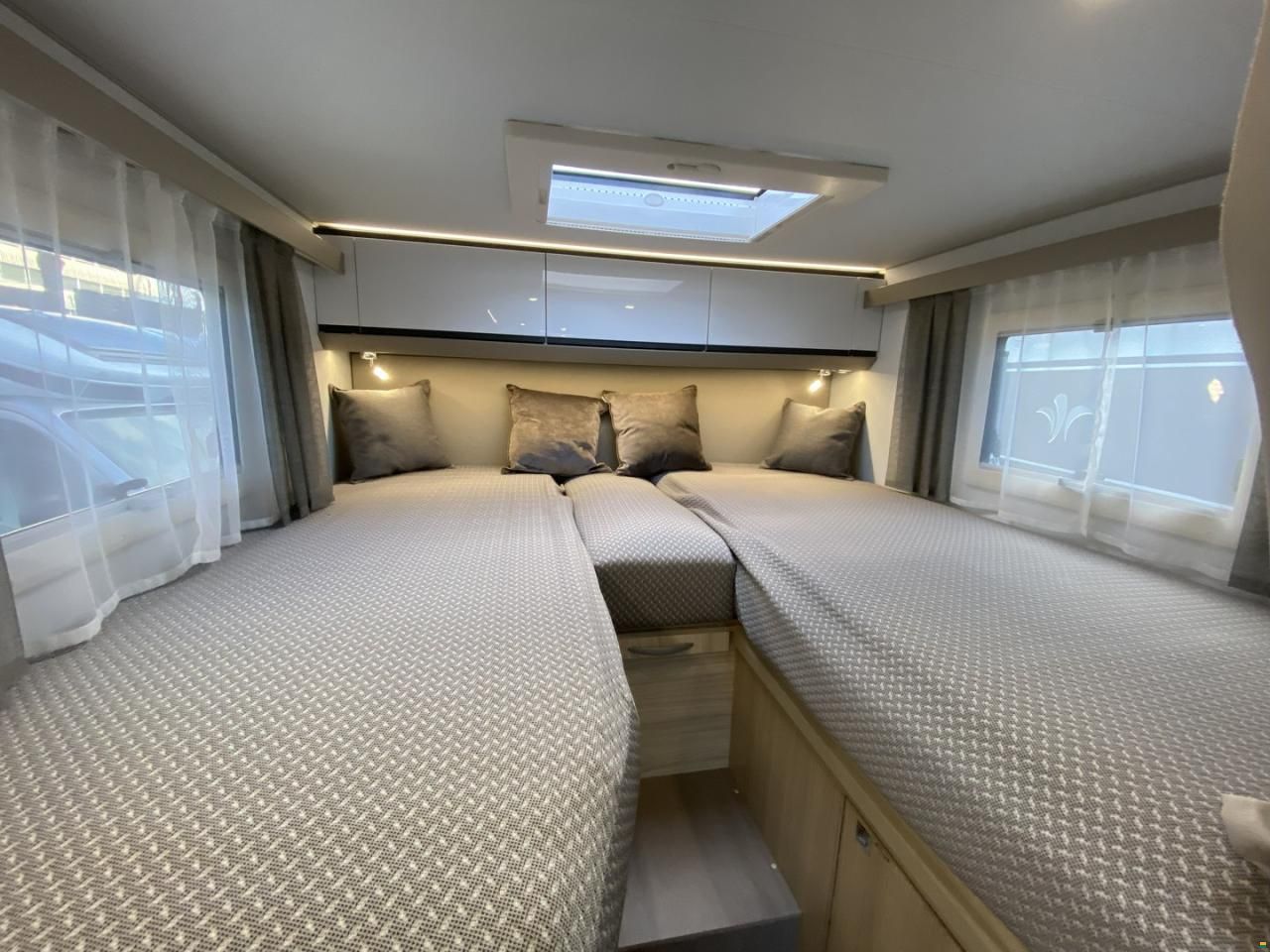 Adria Compact SL Supreme, Fiat 180PS Automat