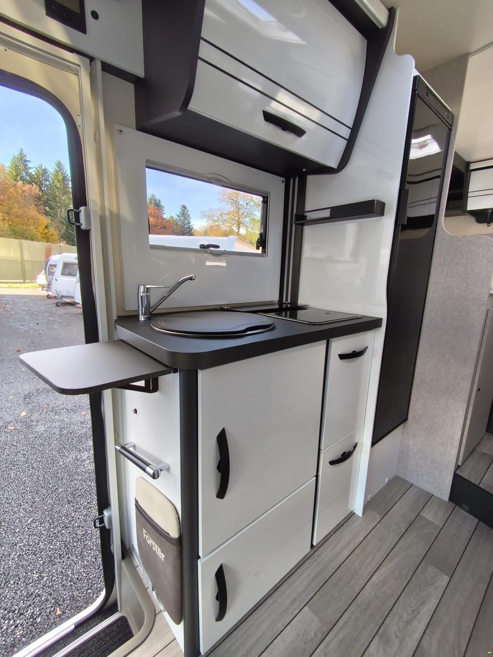 Forster-Reisemobile T 699 EB mit Einzelbett & Hubbett!