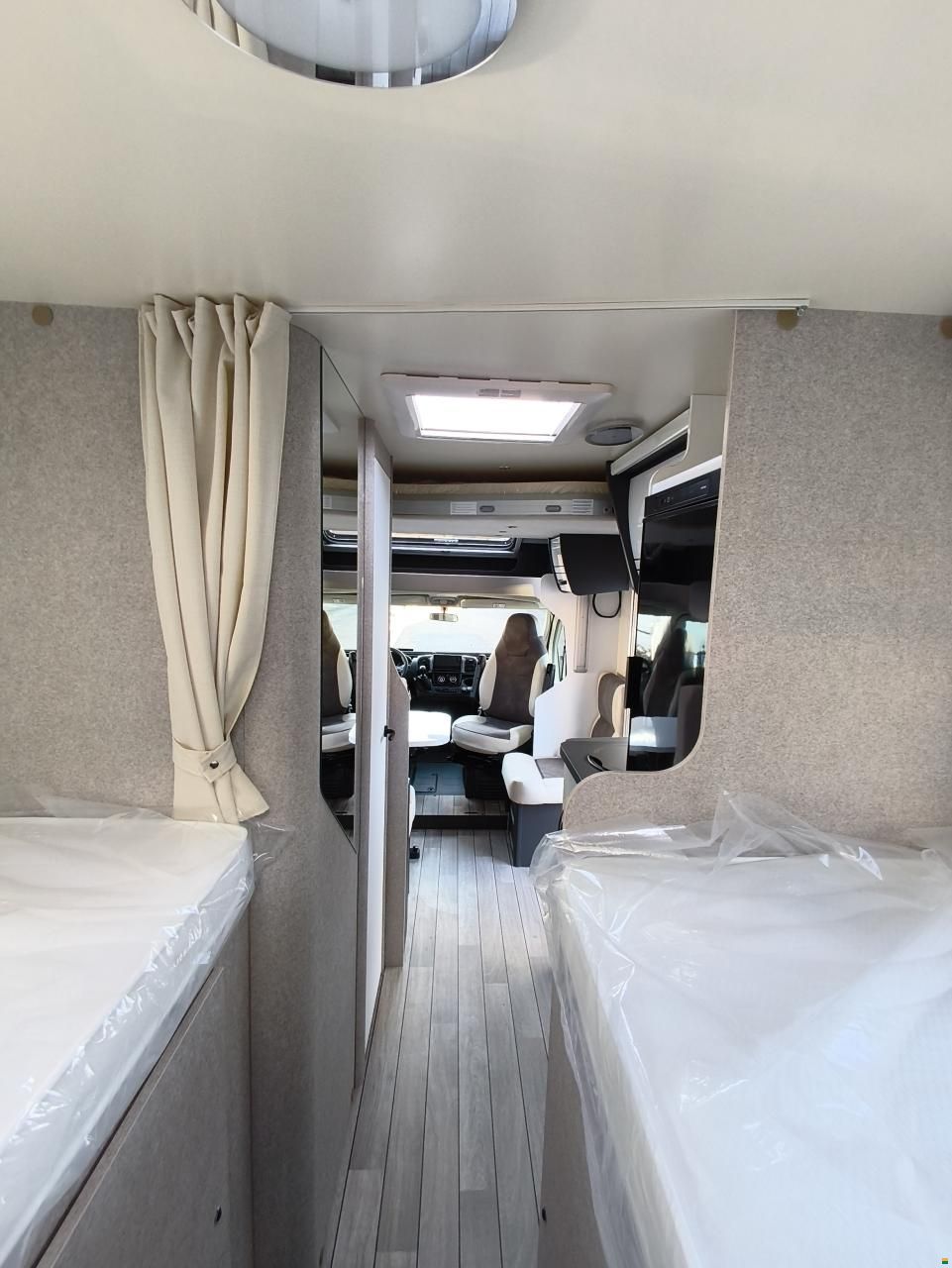 Forster-Reisemobile T 699 EB mit Einzelbett & Hubbett!