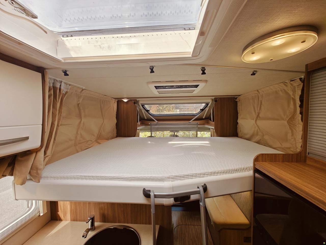 Carado T334 - Doppelbett & Hubbett