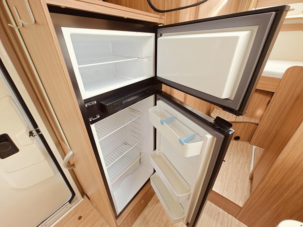 Carado T334 - Doppelbett & Hubbett