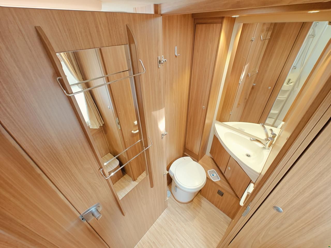 Carado T334 - Doppelbett & Hubbett