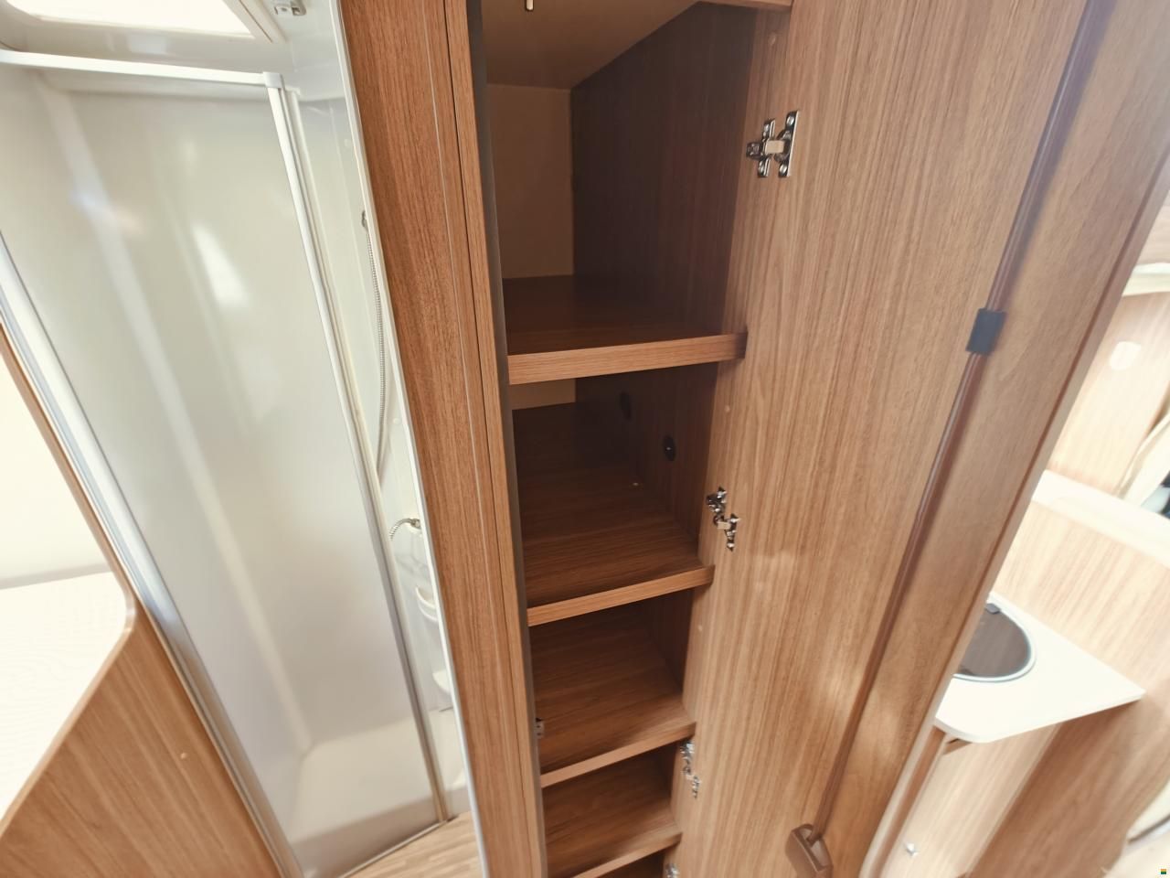 Carado T334 - Doppelbett & Hubbett