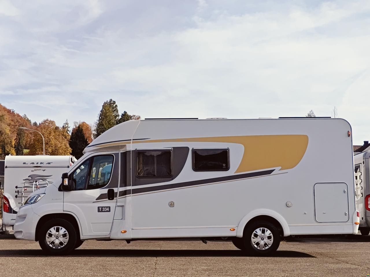 Carado T334 - Doppelbett & Hubbett