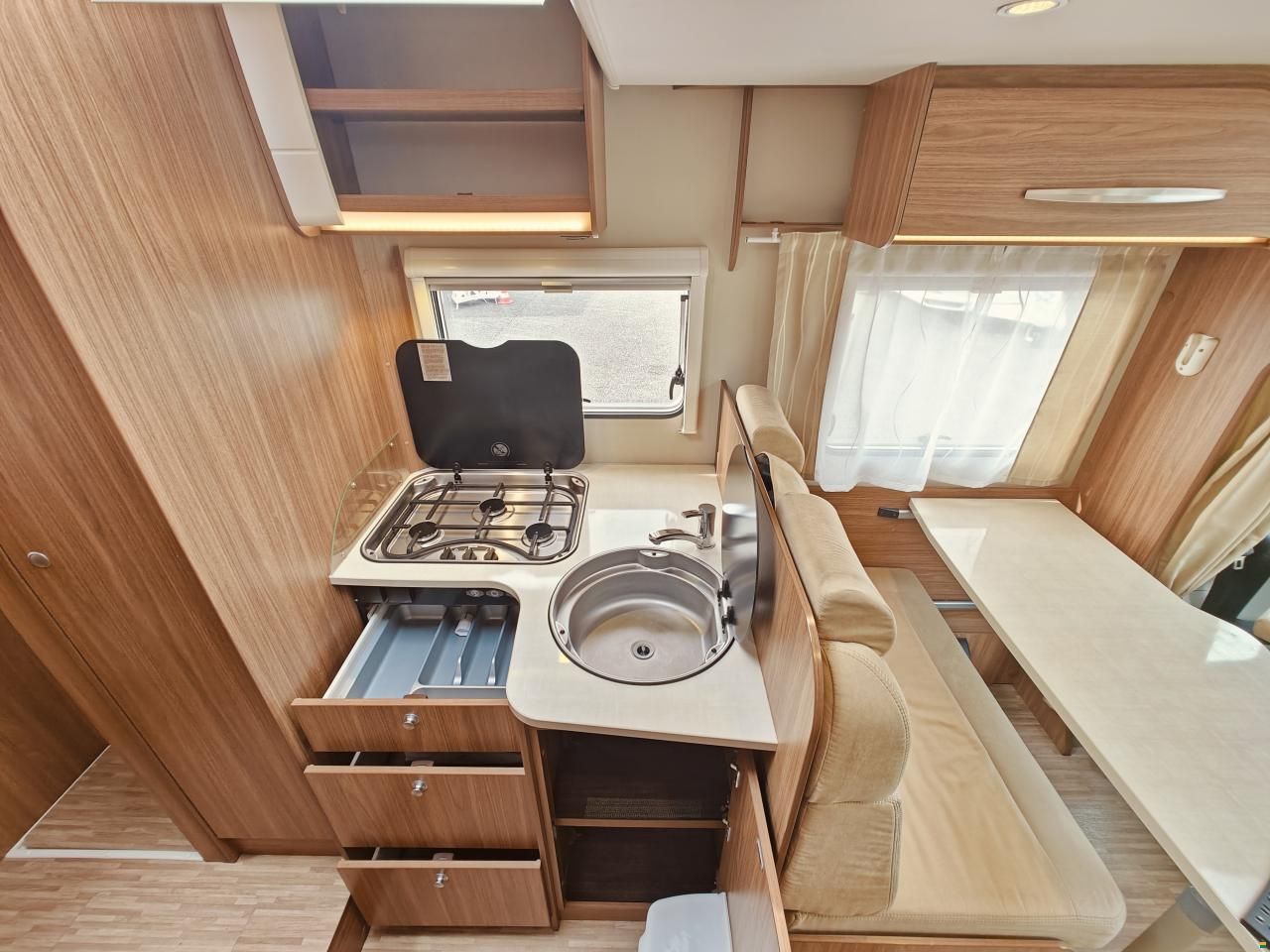 Carado T334 - Doppelbett & Hubbett