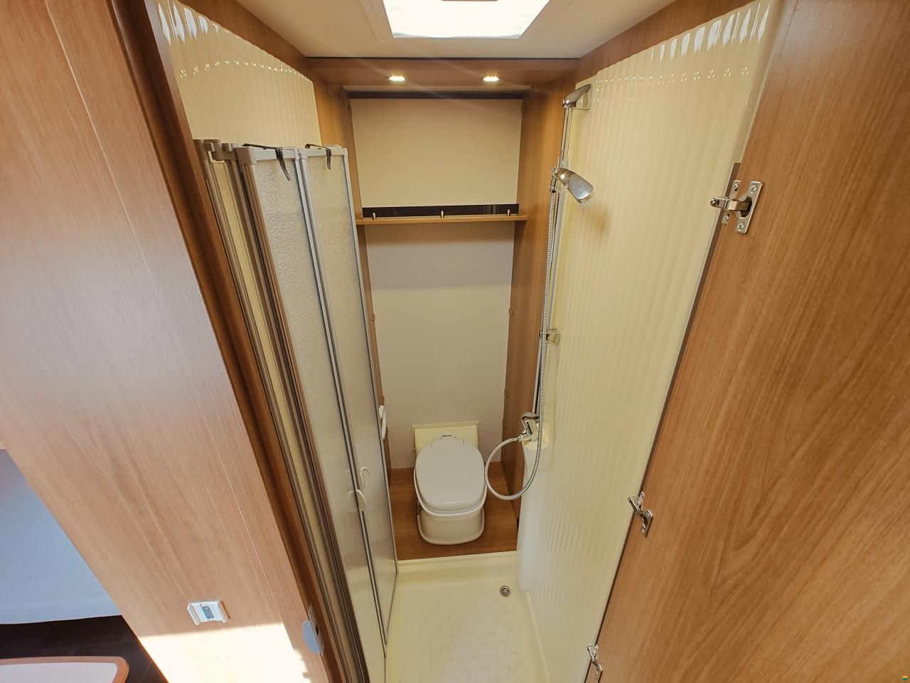 Dethleffs NOMAD 740 RFK Doppelbett & Stockbetten