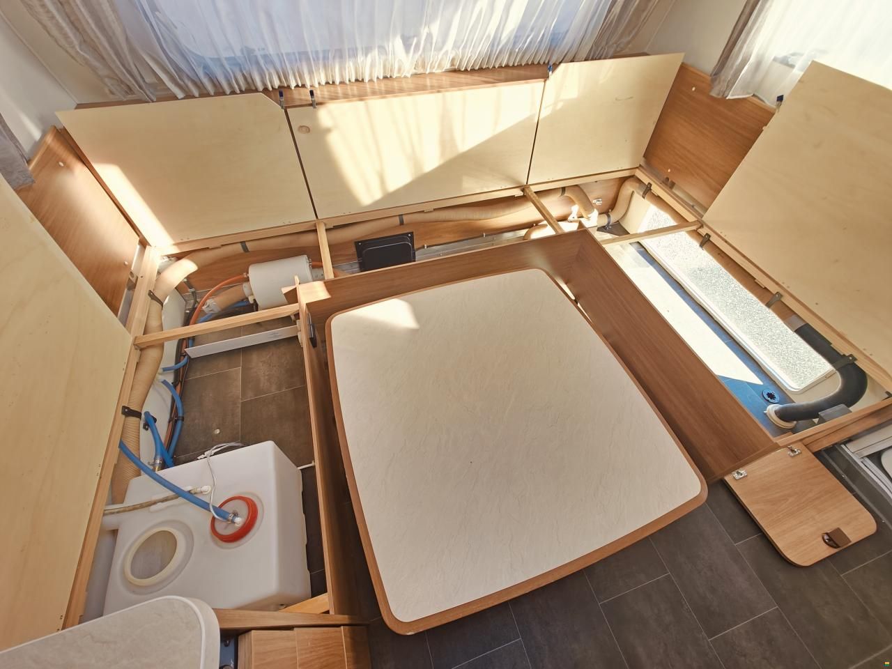 Dethleffs NOMAD 740 RFK Doppelbett & Stockbetten