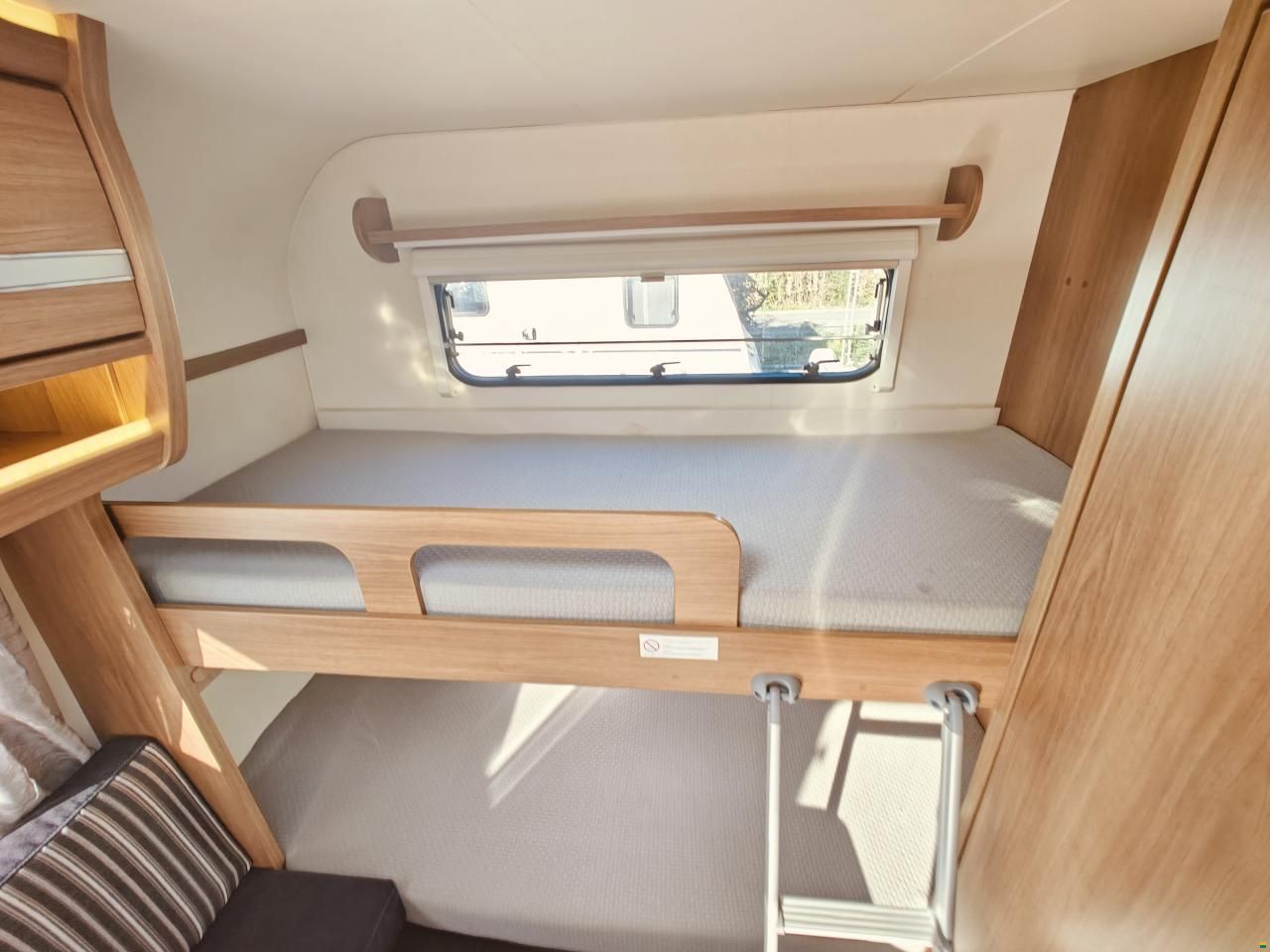 Dethleffs NOMAD 740 RFK Doppelbett & Stockbetten