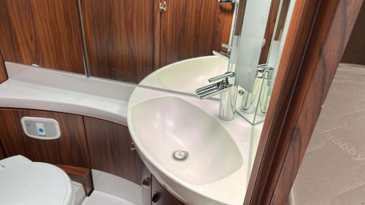 Hobby First Class Mobil