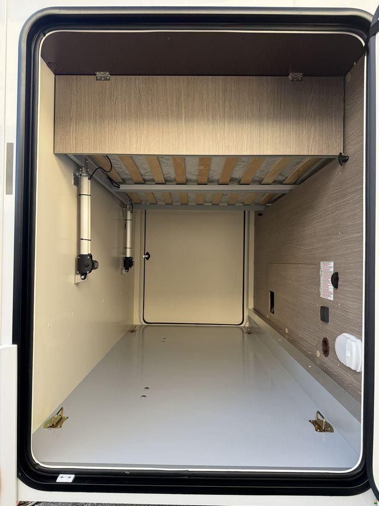 Roller Team Zefiro 267 TL, Ford 165PS Automat