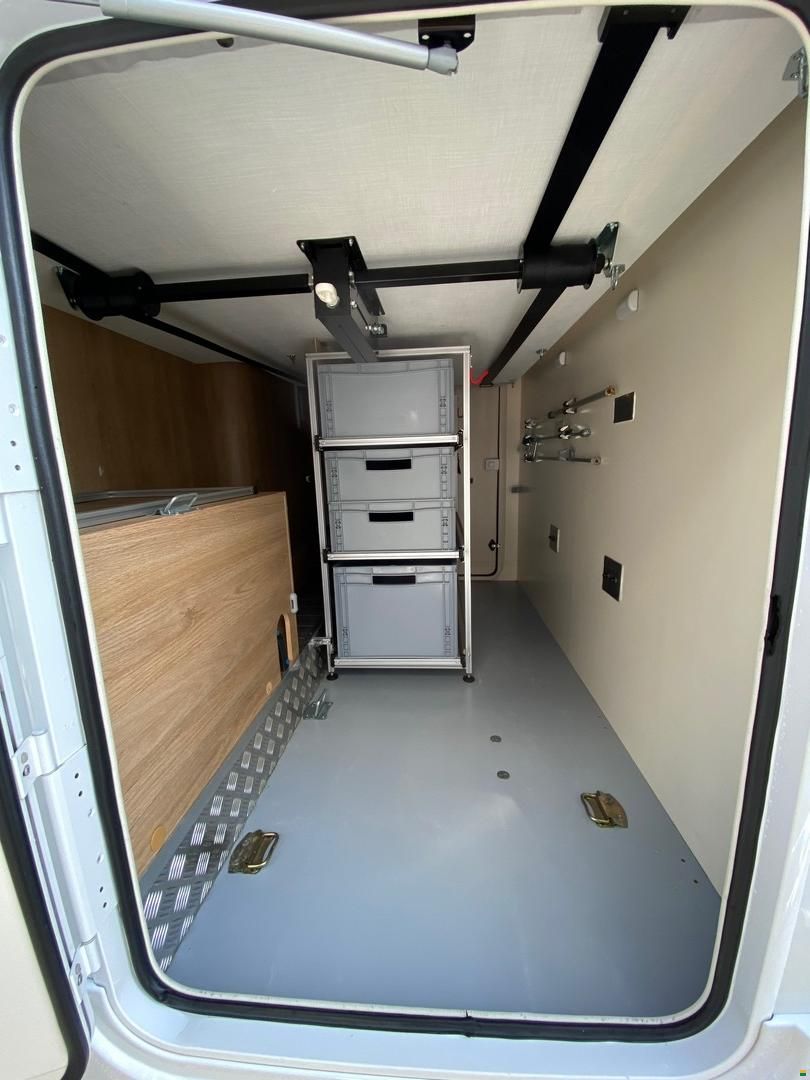 Roller Team Kronos 294 TL, Ford 2.0TDCi 170PS