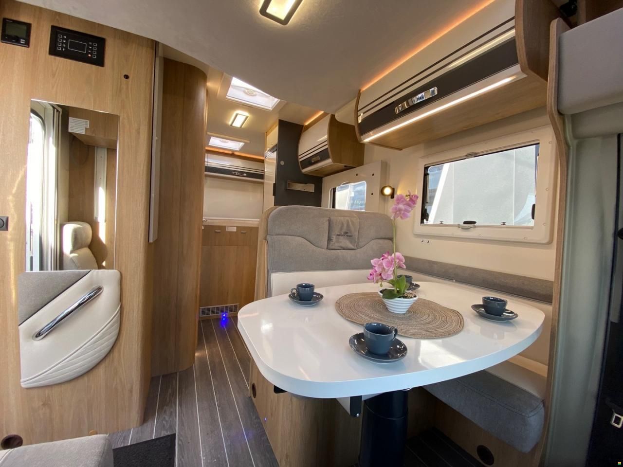 Roller Team Kronos 294 TL, Ford 2.0TDCi 170PS