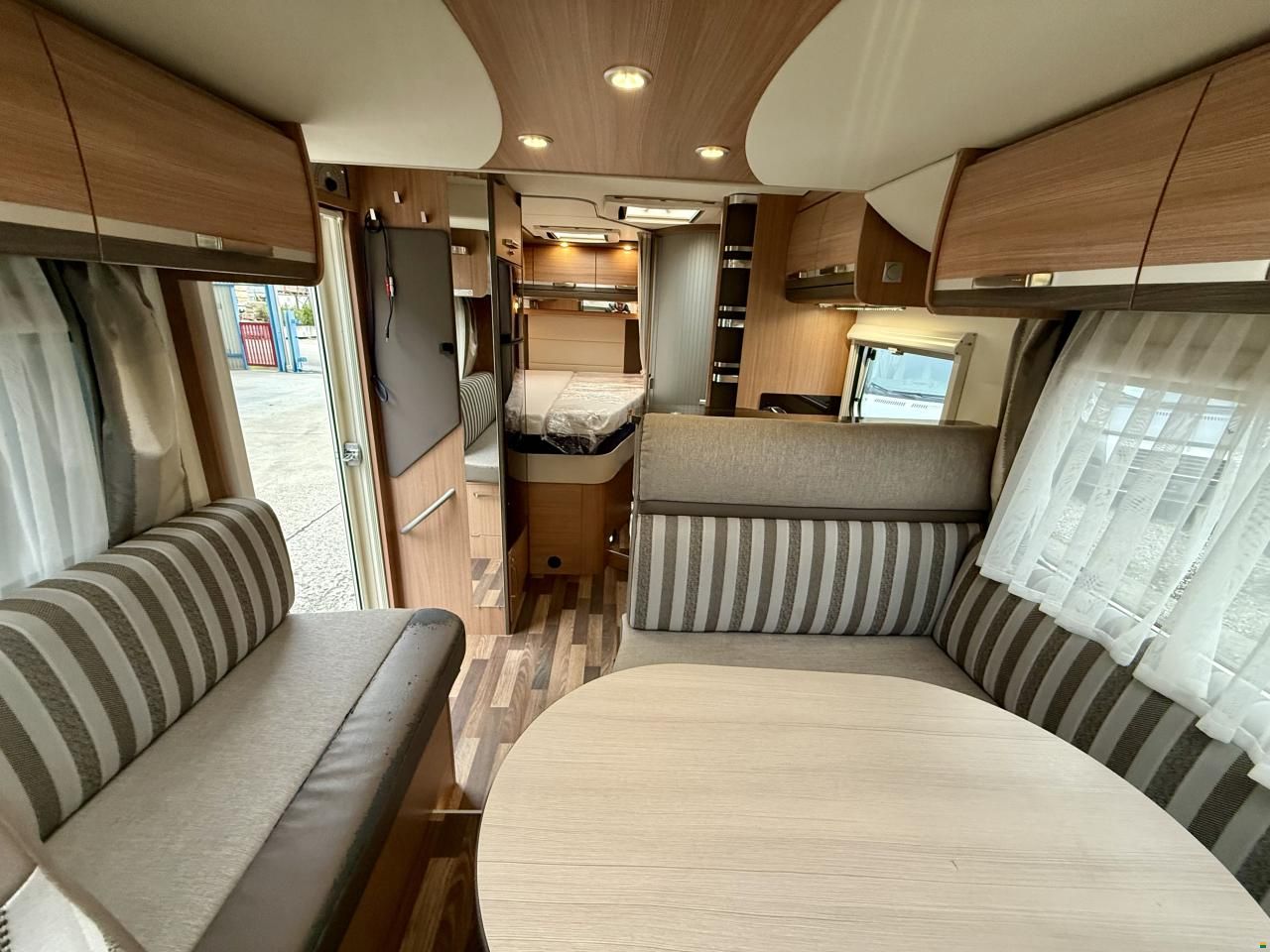 Knaus Sky Wave 650 MF - Hubbett