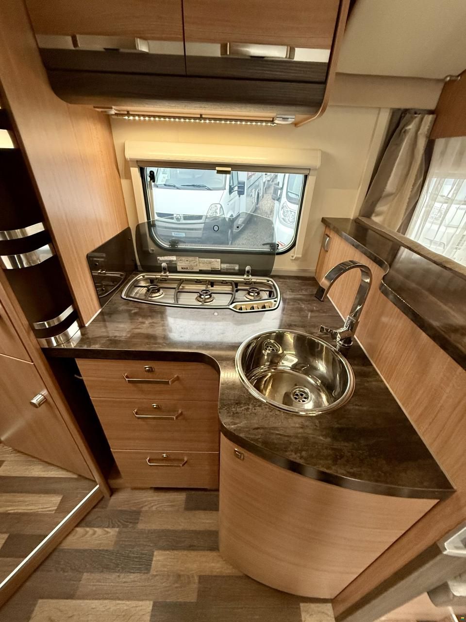 Knaus Sky Wave 650 MF - Hubbett