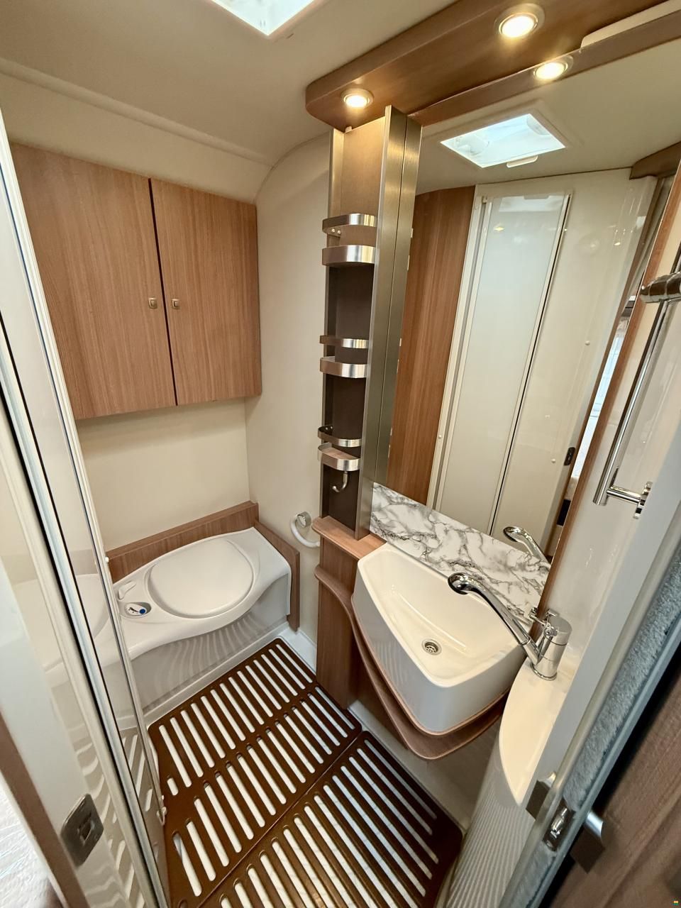 Knaus Sky Wave 650 MF - Hubbett