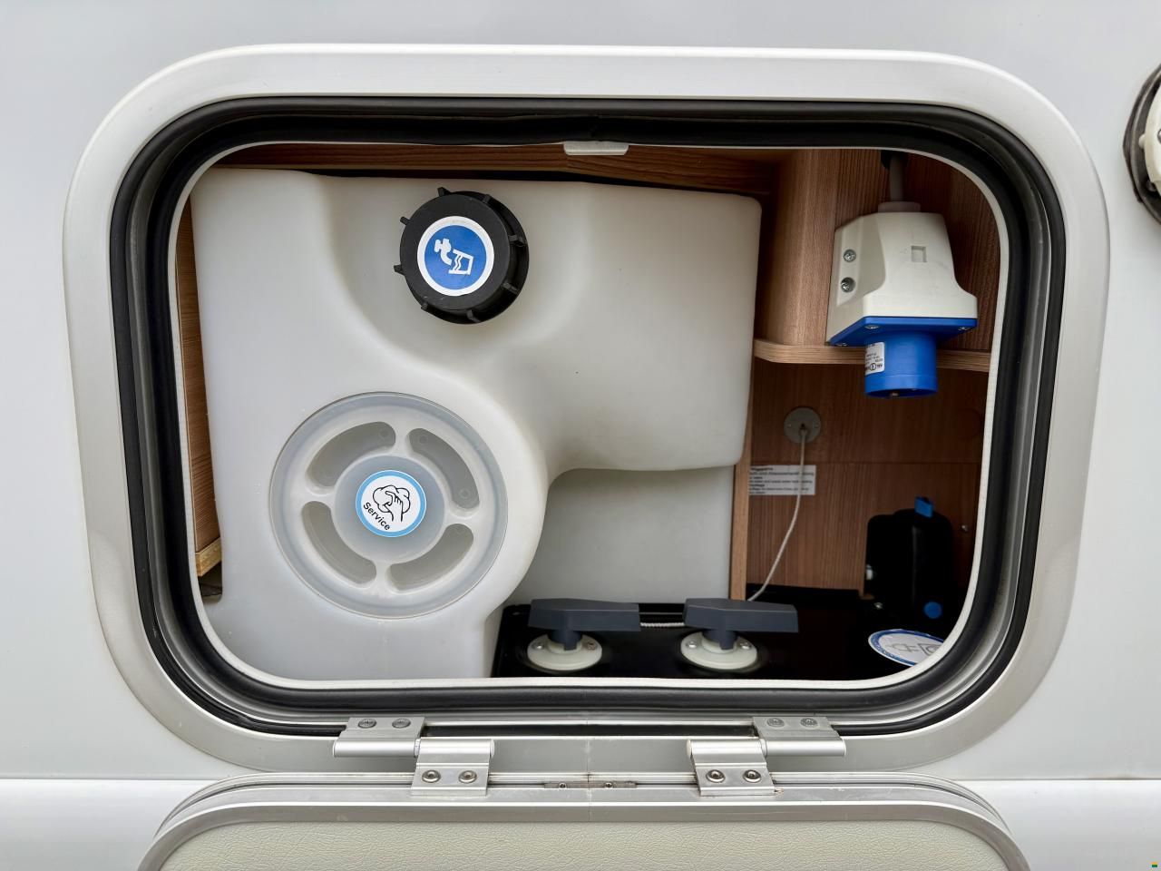 Knaus Sky Wave 650 MF - Hubbett