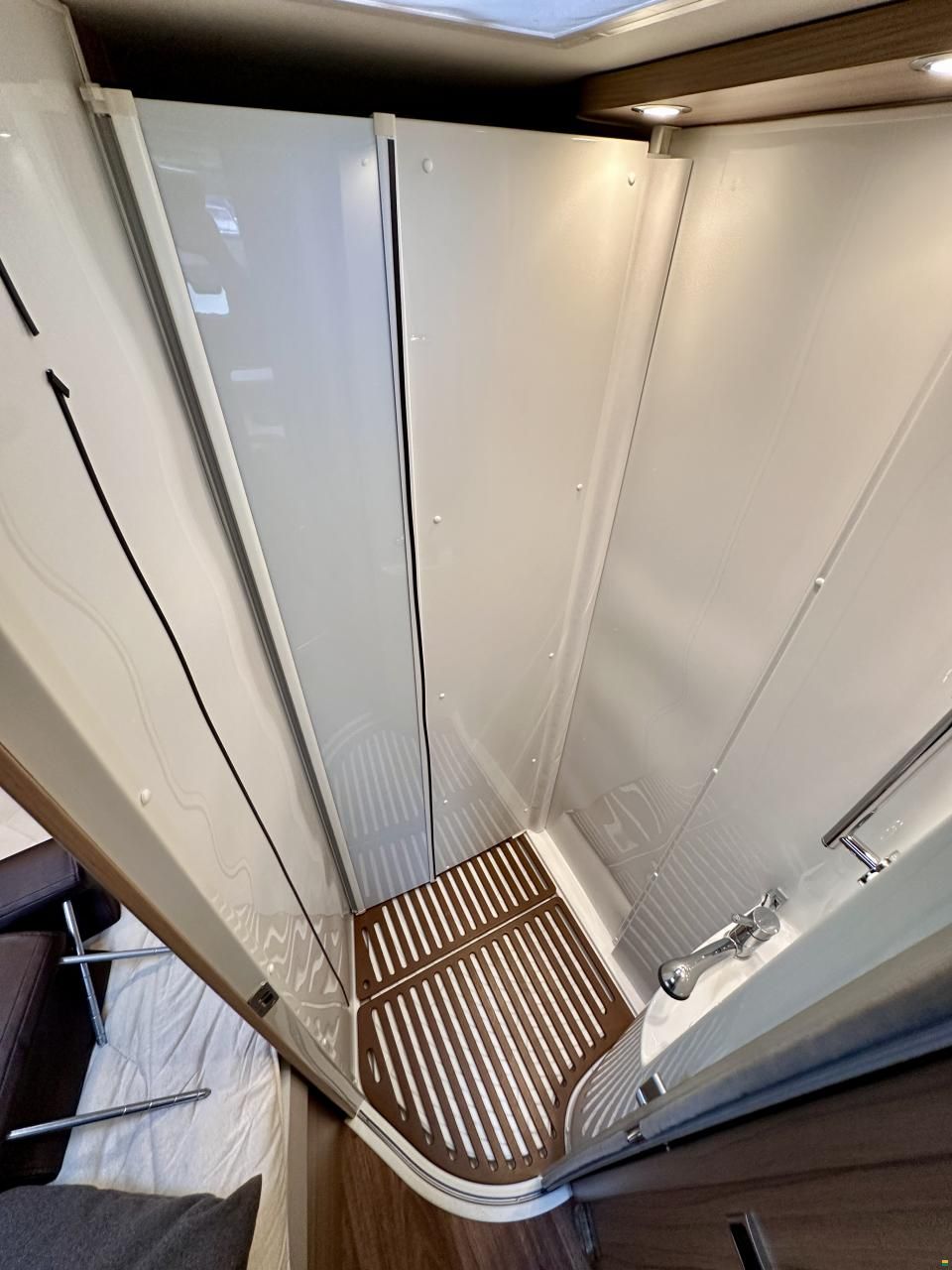 Knaus Sky Wave 650 MF - Hubbett