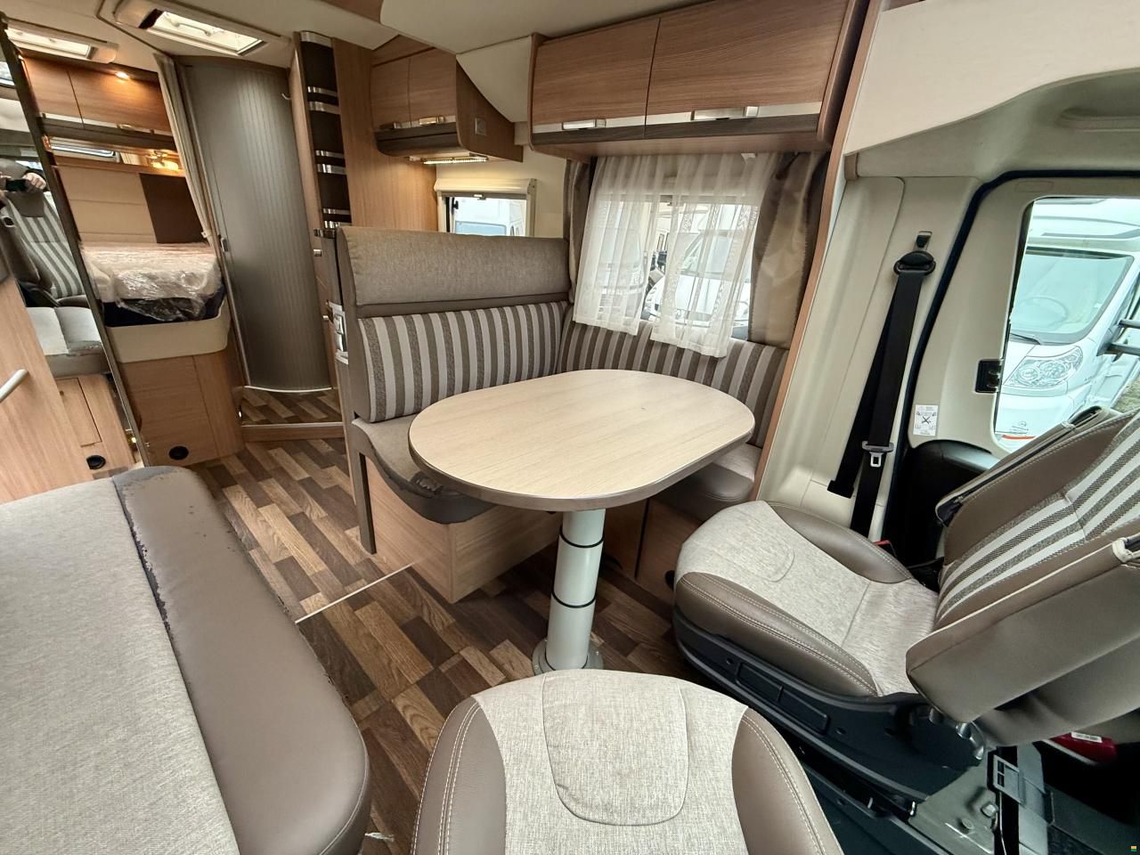 Knaus Sky Wave 650 MF - Hubbett