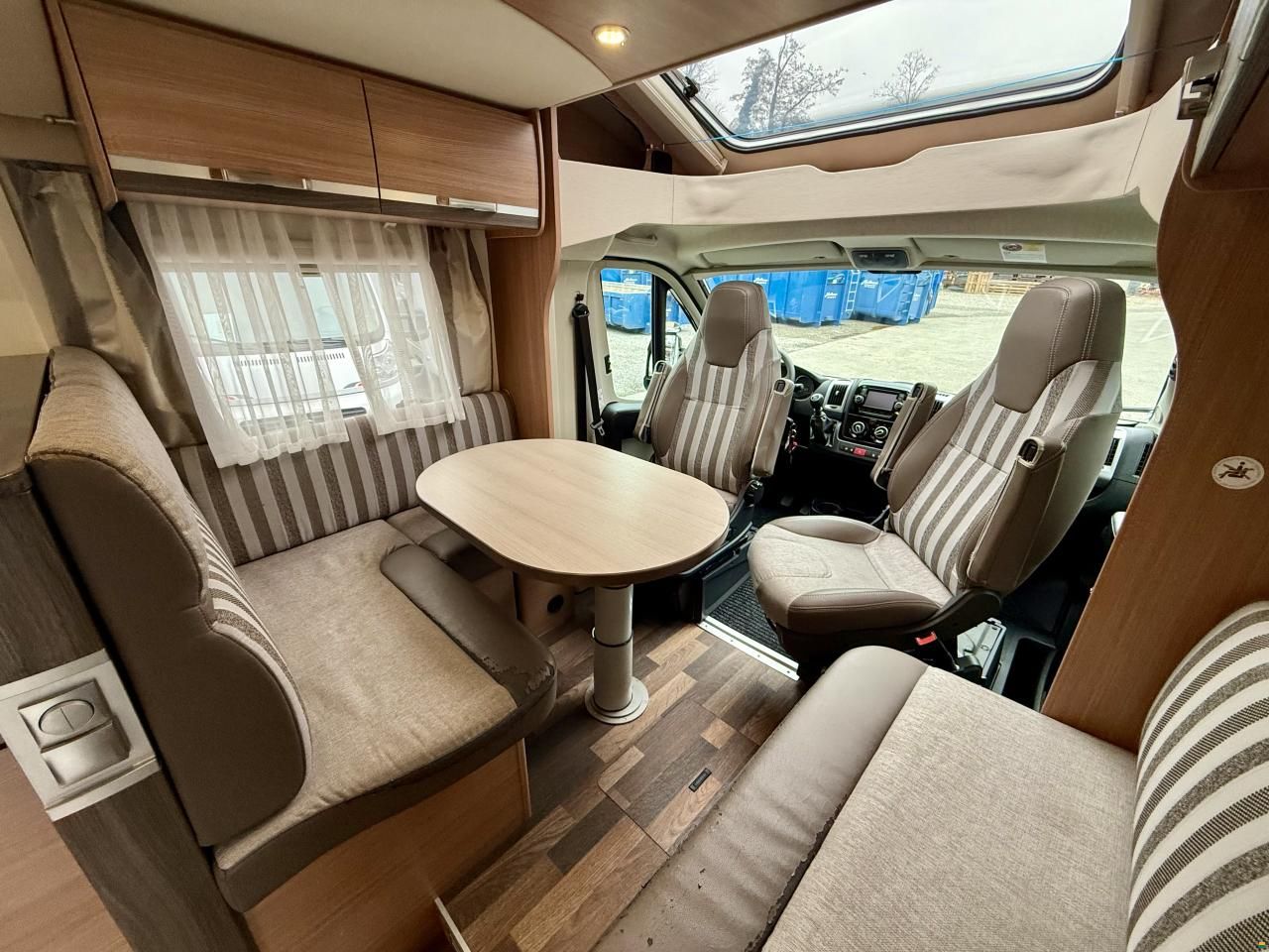 Knaus Sky Wave 650 MF - Hubbett