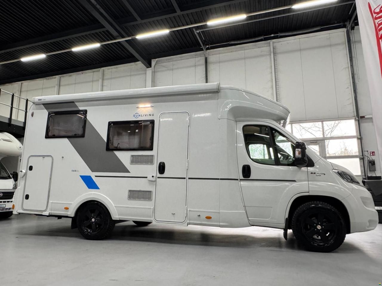 Adria S65L TEILIN.AUTOMAT.LÄNGSBETT