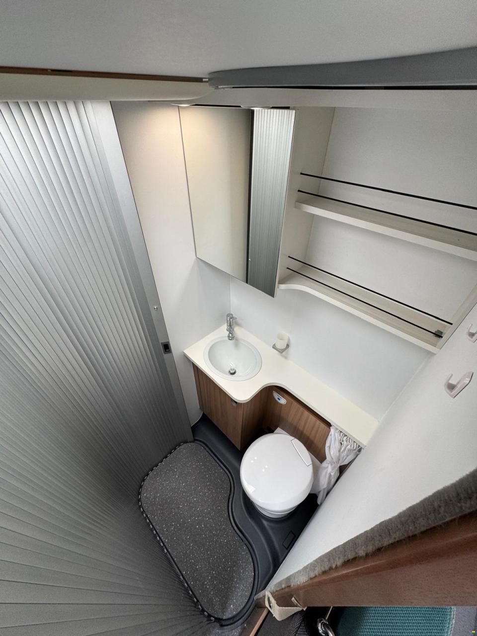 Adria S65L TEILIN.AUTOMAT.LÄNGSBETT