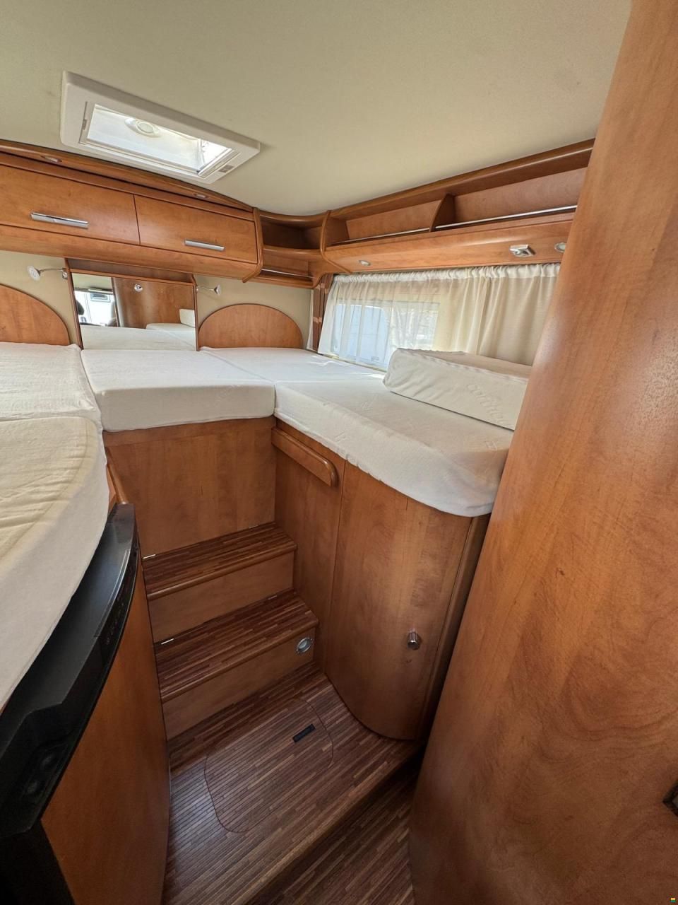 Carthago TOURER-LÄNGSBETT-HUBBETT-ALCOTIEF