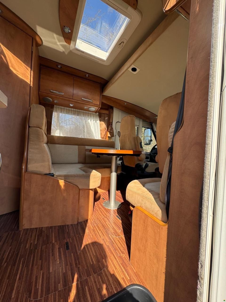 Carthago TOURER-LÄNGSBETT-HUBBETT-ALCOTIEF