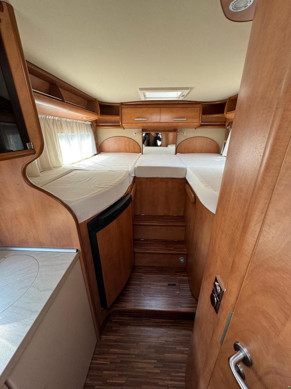 Carthago TOURER-LÄNGSBETT-HUBBETT-ALCOTIEF