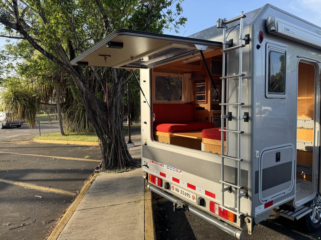 bimobil Nissan Navara mit Wohnkabine