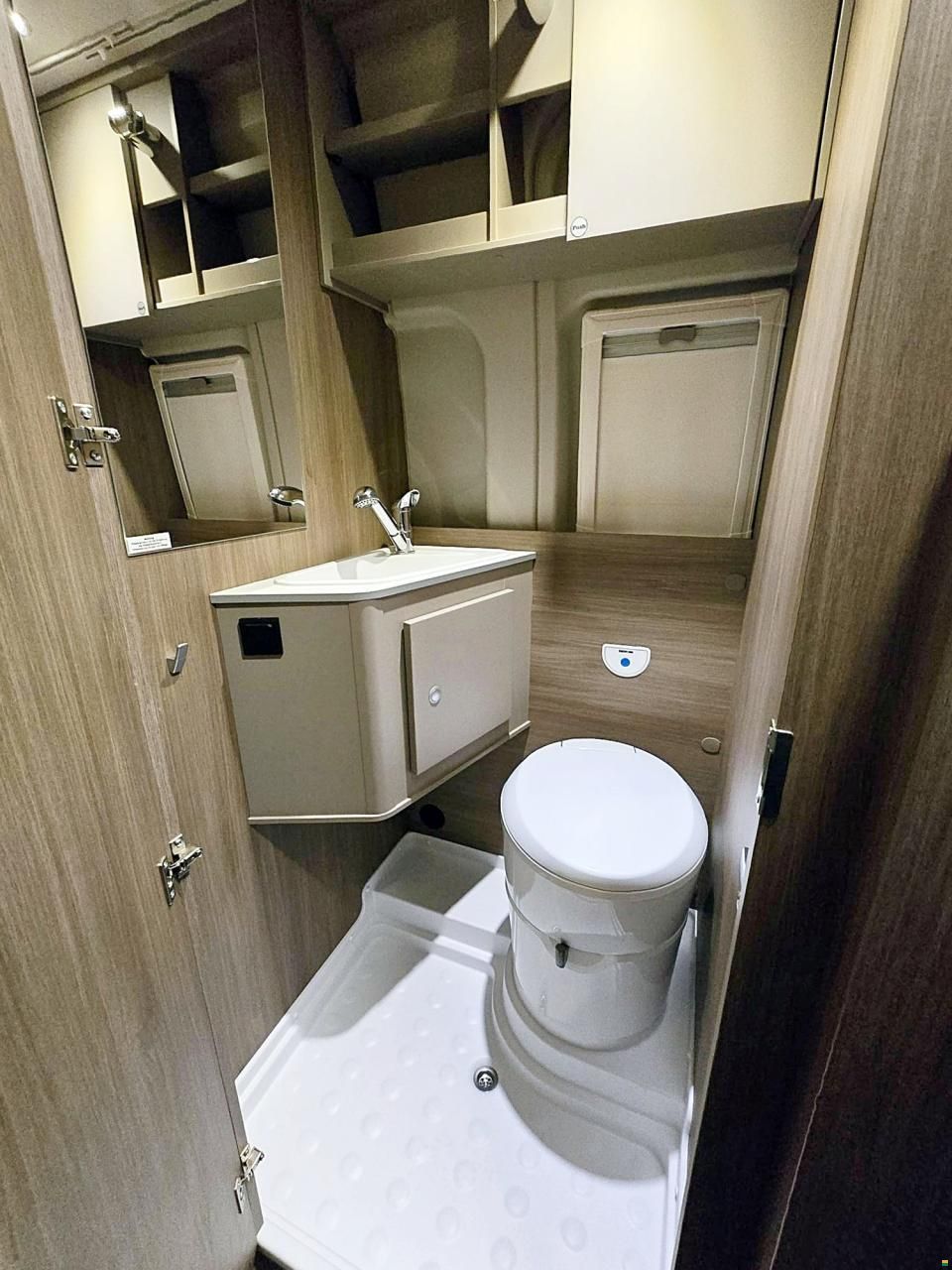 Carado CVE 540 2.2 HUBDACH AUTOMAT MJ